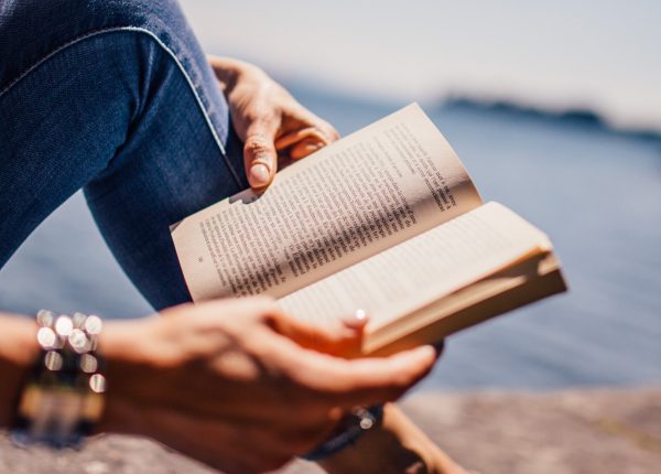 I libri fanno bene alla psiche: consigli per le vacanze
