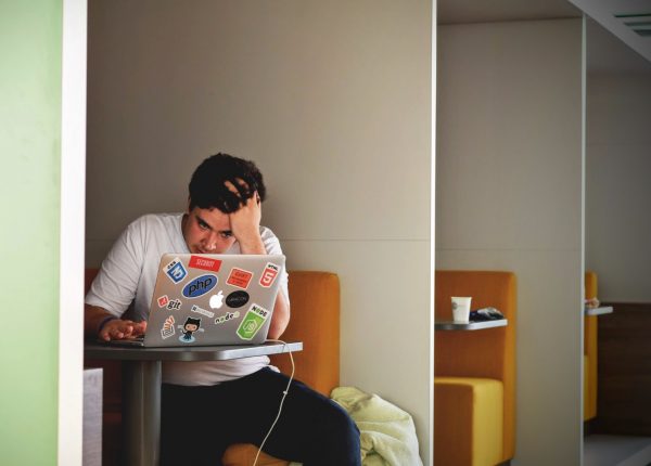 Dipendenza dal lavoro: chi sono i workaholic?
