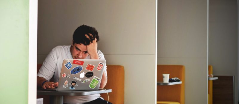 Dipendenza dal lavoro: chi sono i workaholic?